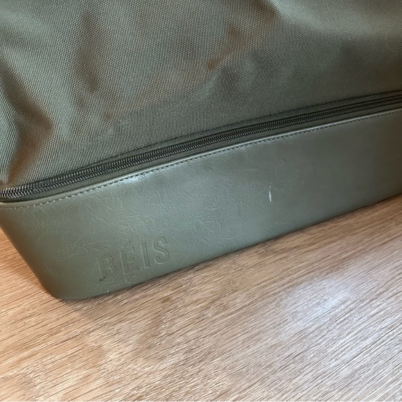 The Weekender Bag - Picture 10 of 11